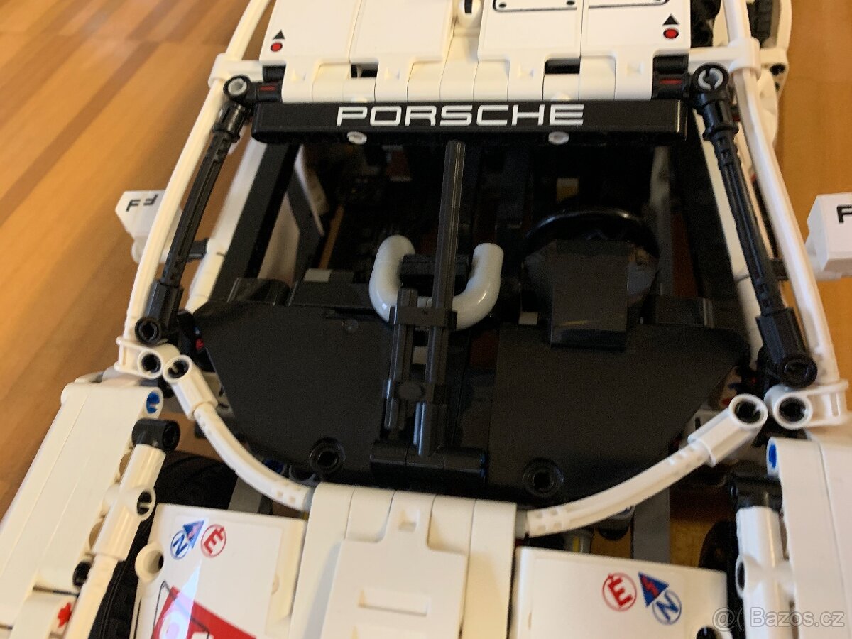 LEGO Technic - Porsche 911 RSR - 8
