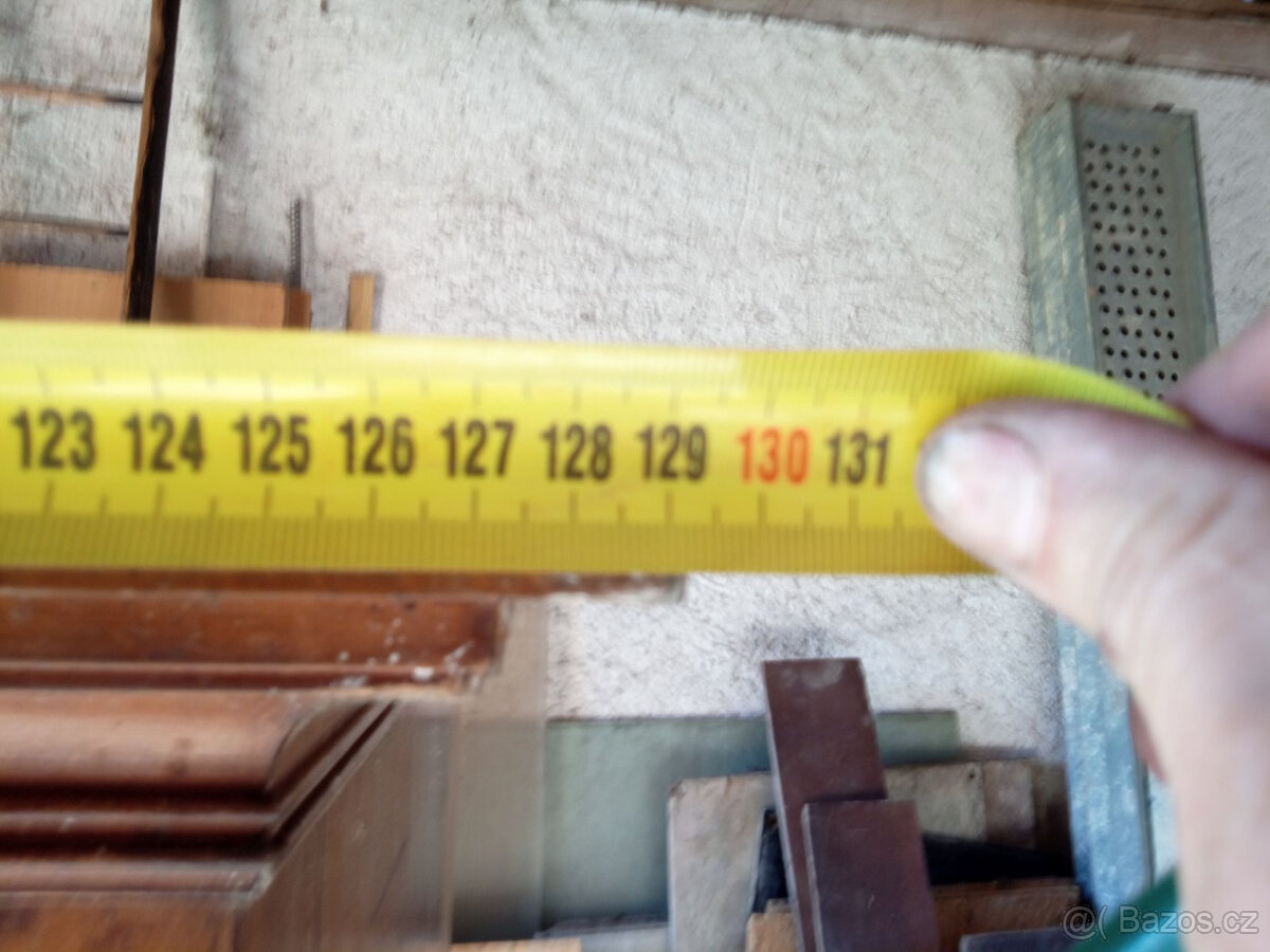 Nabízím starožitné krásně zdobené skříně - 8