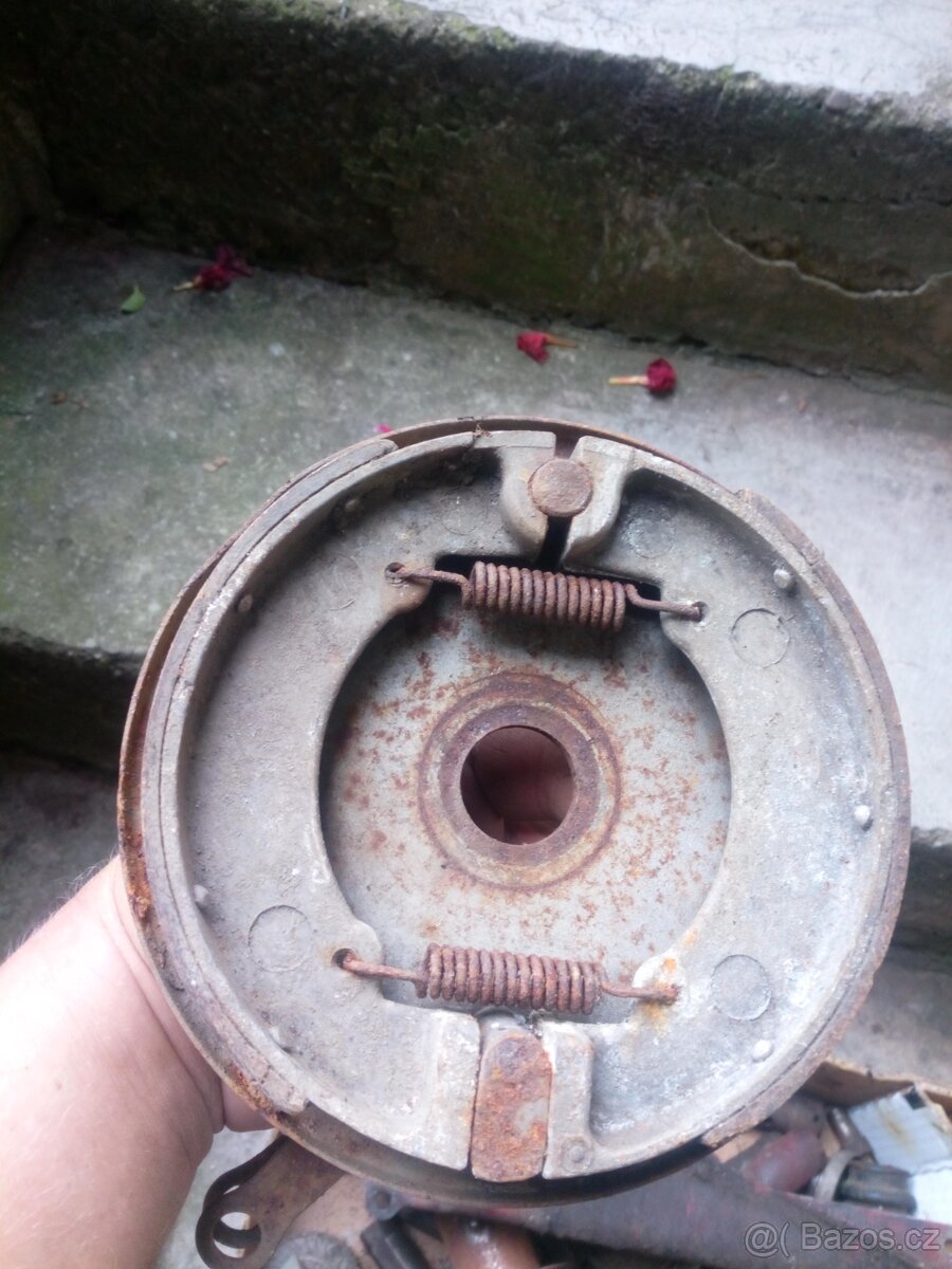 Zbytky Jawa pérák - 8