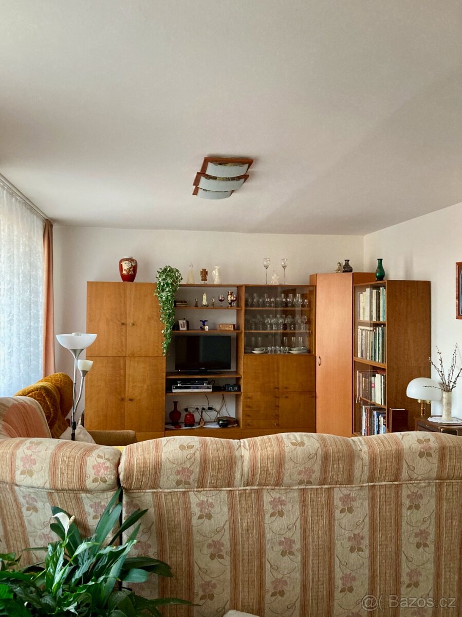 POMOC MLADÝM ZAČÍNAJÍCÍM RODINÁM - 8