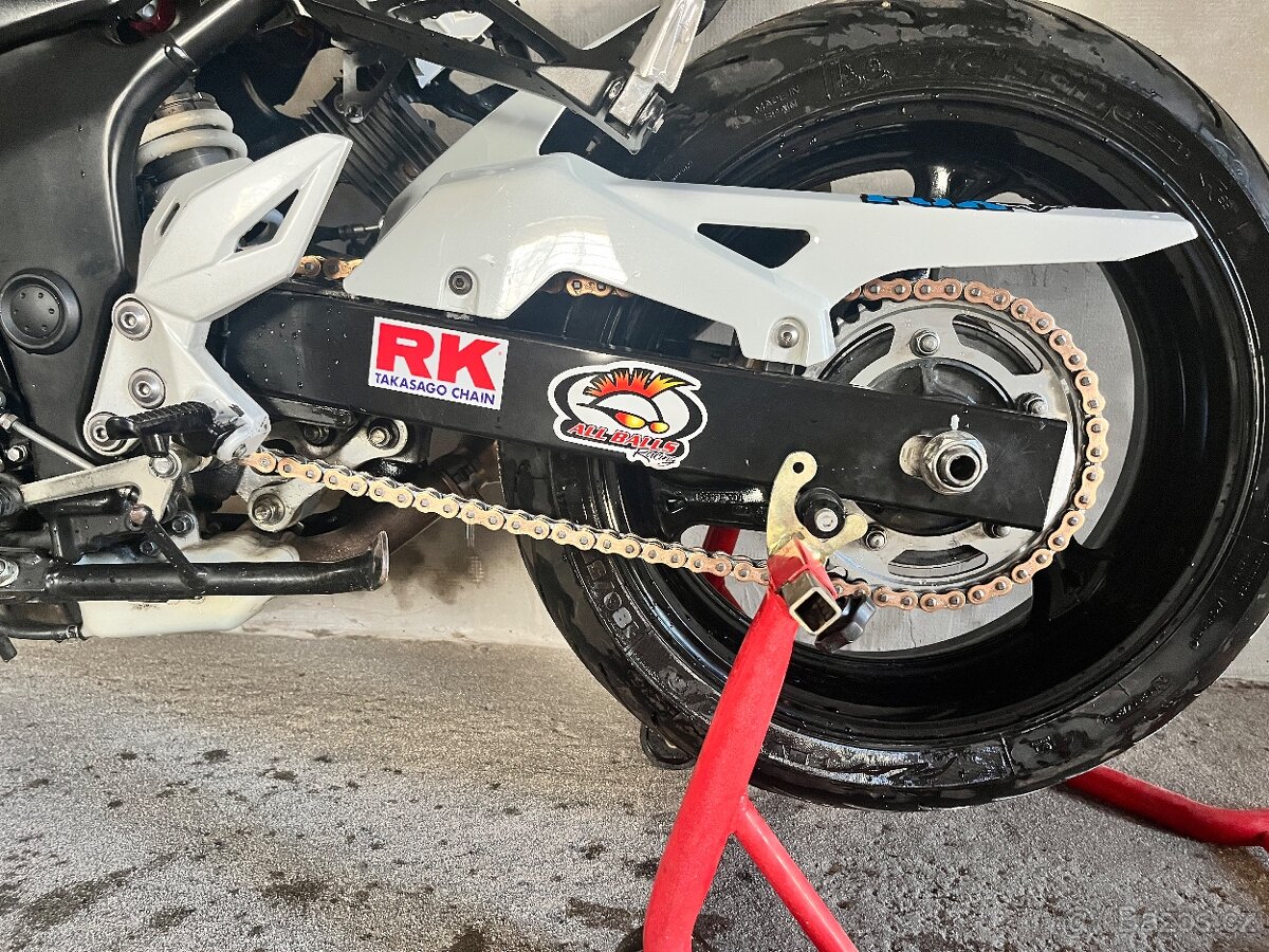suzuki gsr 750 - 8