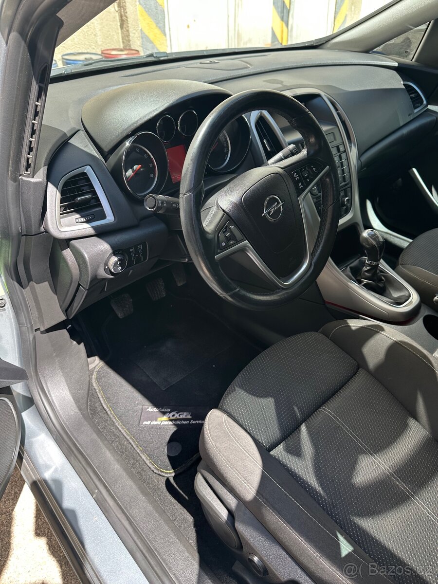 Opel Astra J 1.4 74kw 2011 - 8