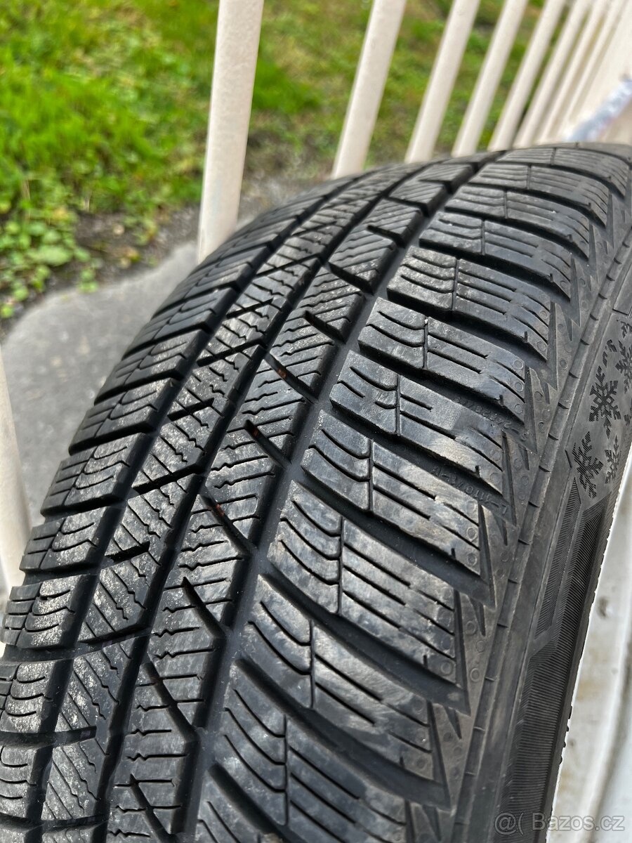 BMW E87, 118d, 90 kw, r.v. 2005, sada kol navíc - 8