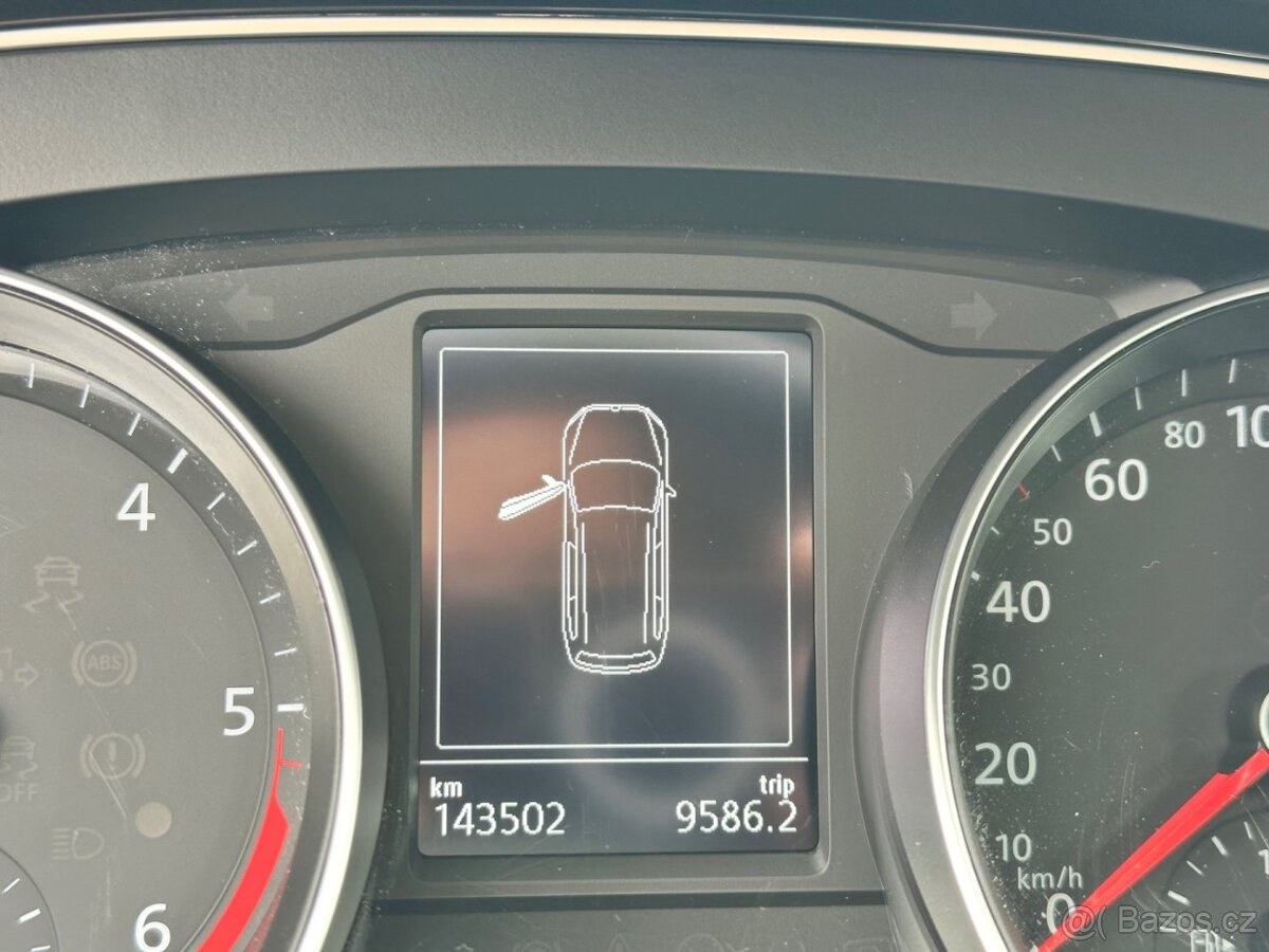 Volkswagen Passat 1.6TDi 88kW KAMERA,NAVI, - 8