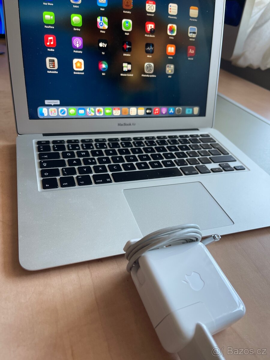 MacBook Air 13. 2015. Core i5 - 8