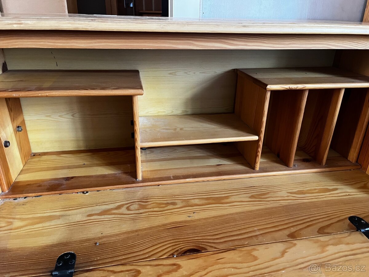 Dřevěná komoda - 8