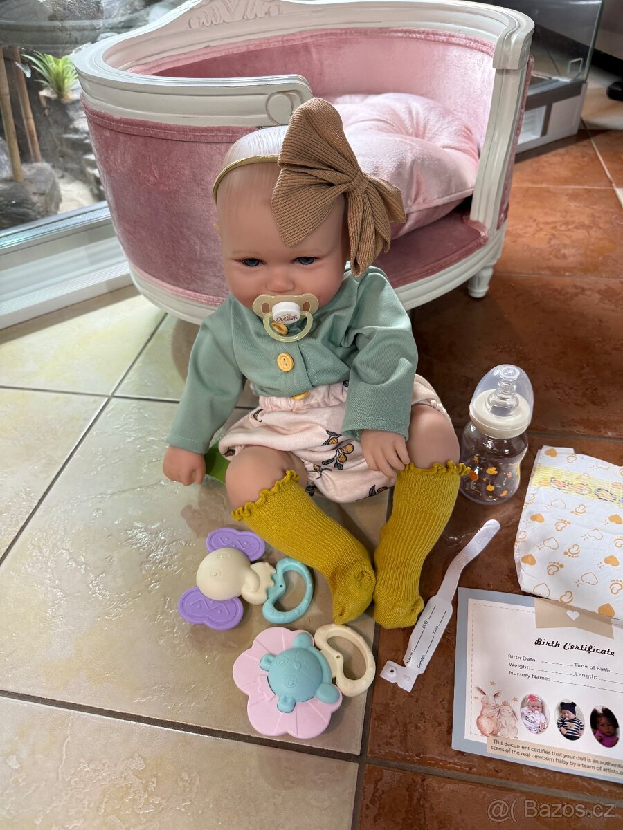 Realistická Reborm panenka s čelenkou a příslušenstvím - 8