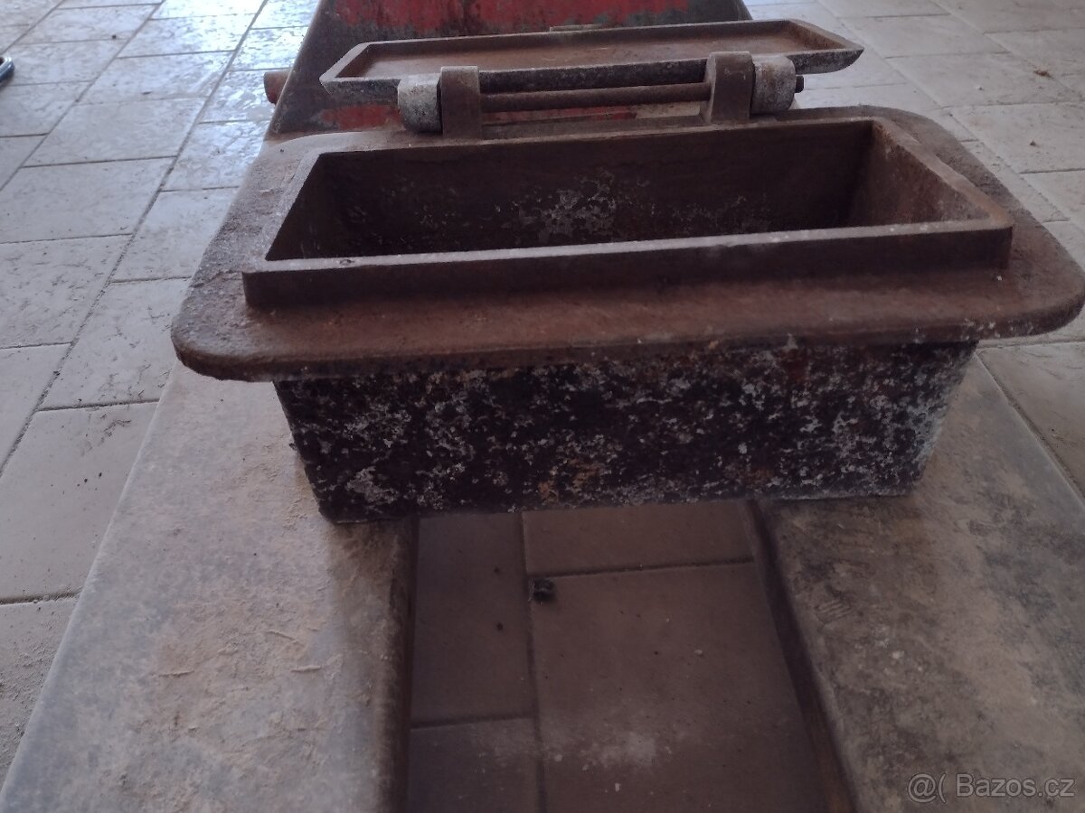 ŽELEZNÁ DVÍŘKA PECE - 8