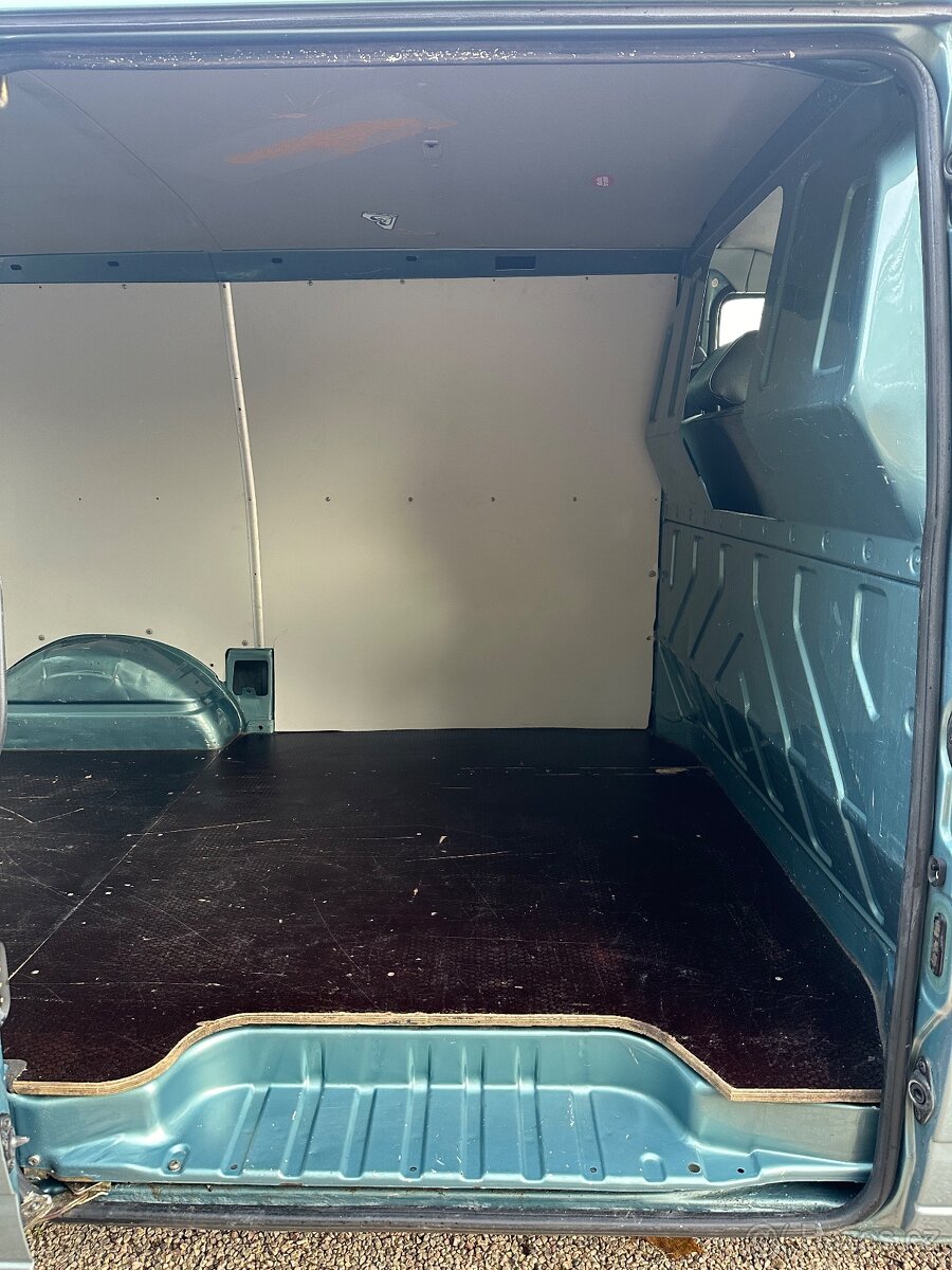 VW Transporter T4 2.5 TDi Dodávka bez Koroze - 8