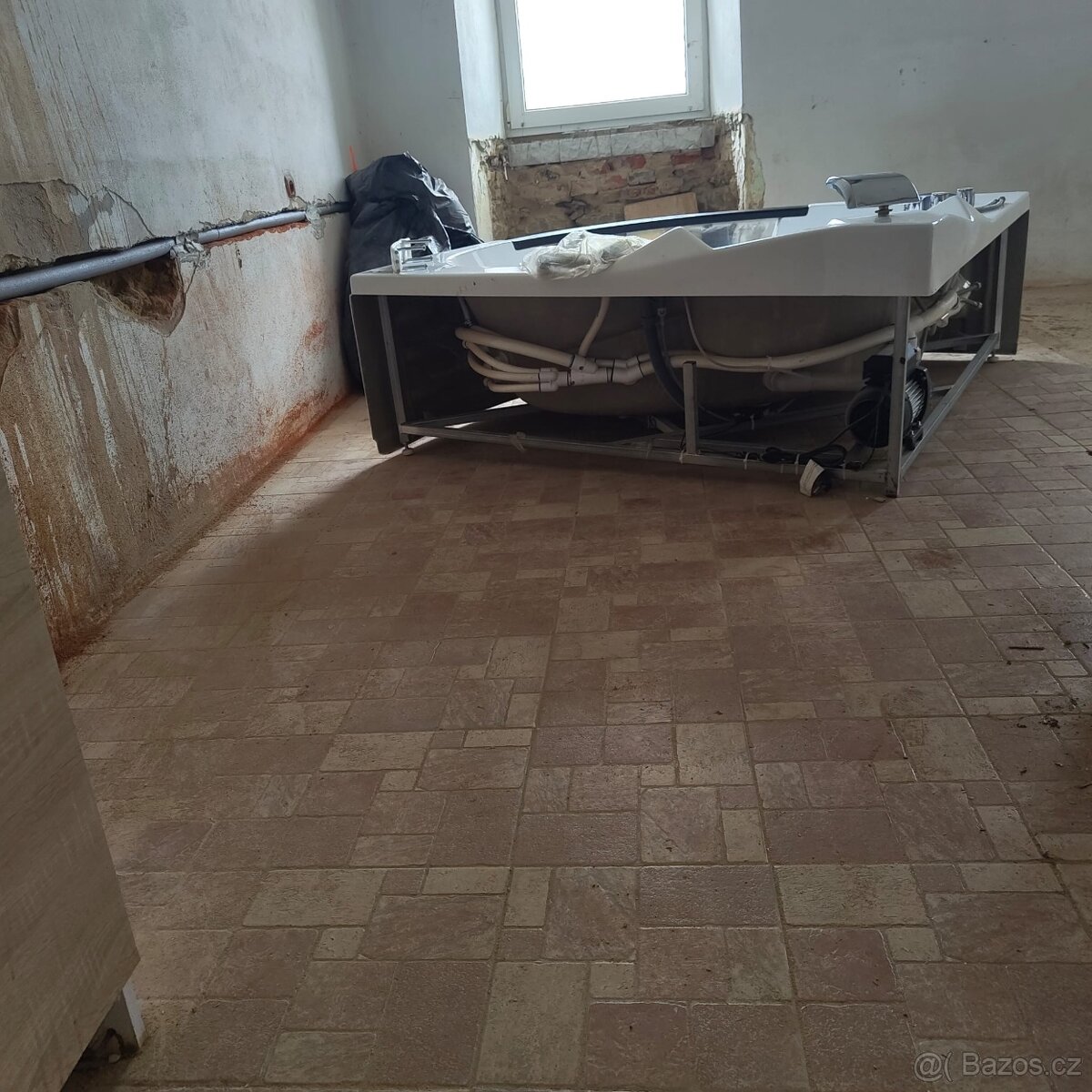 Velká hydromasážní vířivá vana - 8