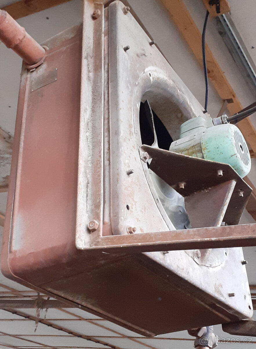 Teplovodní ohřívač vzduchu se žaluziemi a ventilátorem - 8