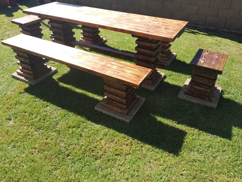 Výjimečné rustikální posezení z masivu ruční výroby pro 6 - - 8