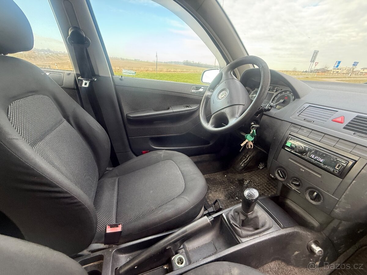 Škoda Fabia 1.2 47 kW 1.majitel STK 8/27 - 8