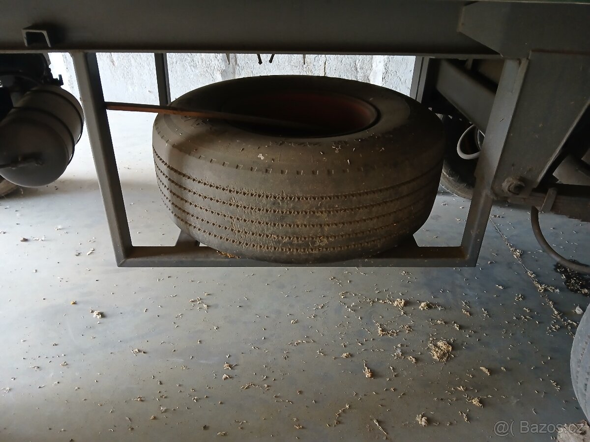 Prodám vlek ( Autovlek ) přetypovaný za traktor - 8