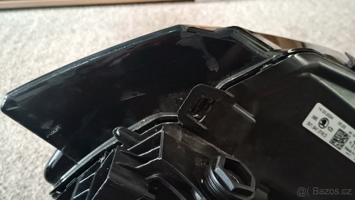 Škoda Superb 3 face přední pravý světlomet - 8