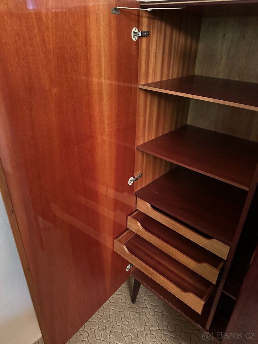 Retro starý nábytek - 8