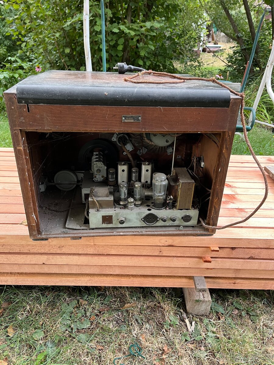 Gramorádio TESLA (rádio + gramofon) - 8