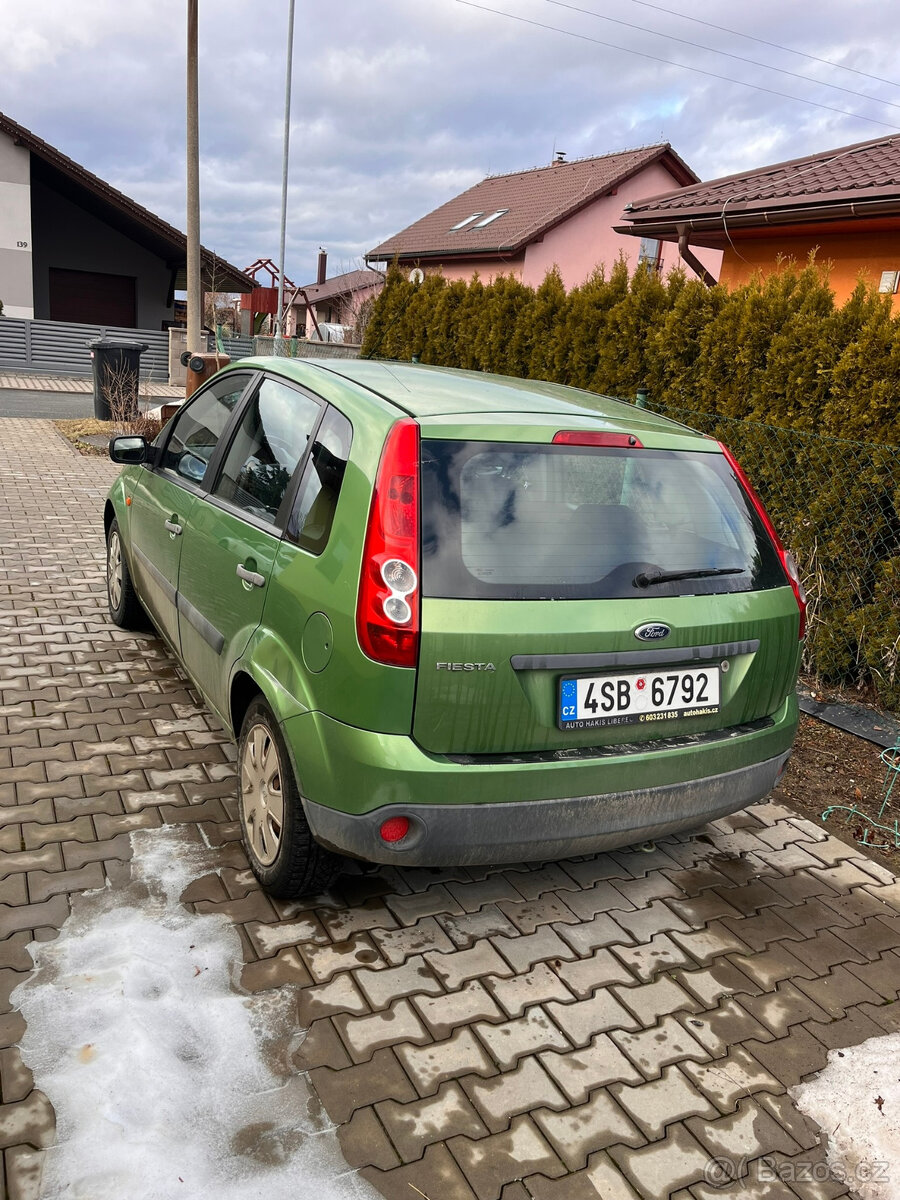 prodám Ford Fiesta 1,3 44kw , 2006 - 8