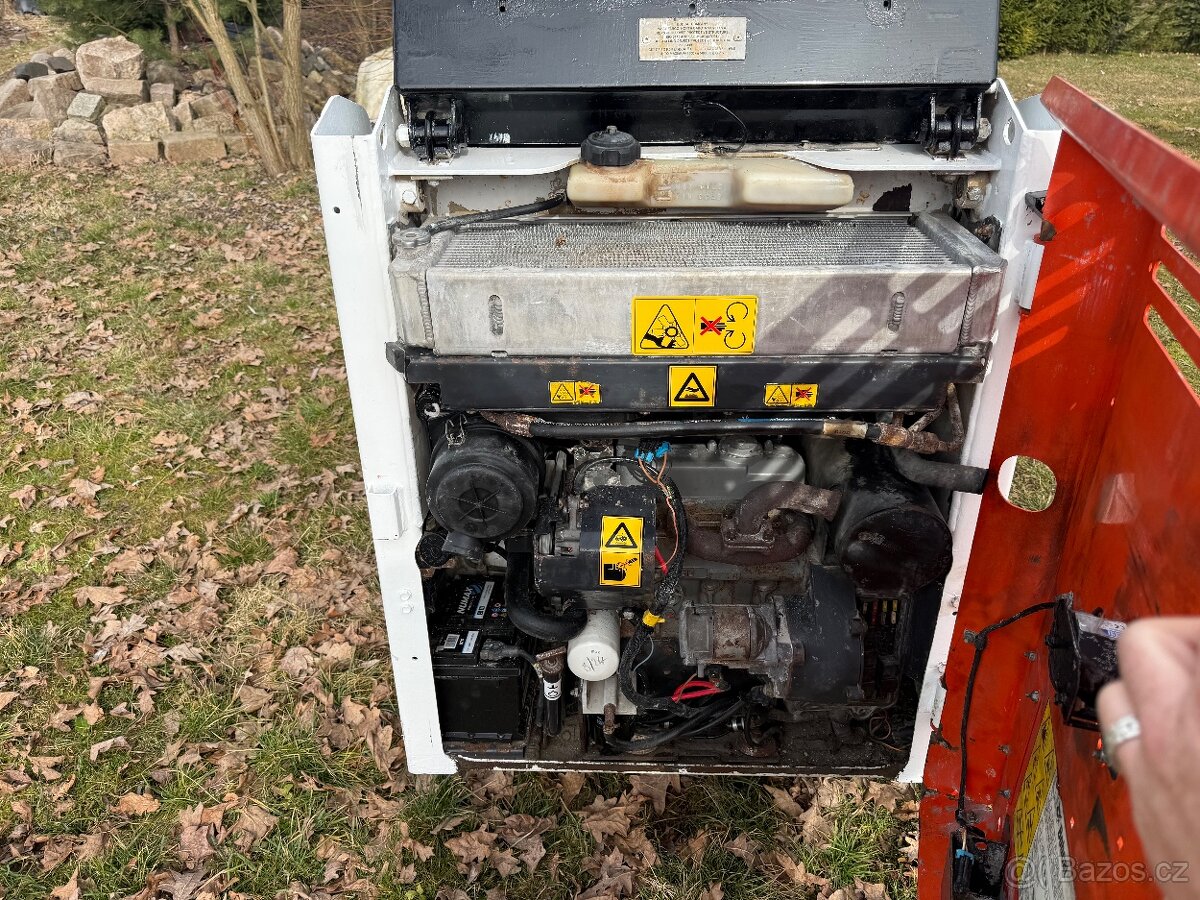 Bobcat S70 smykový nakladač - 8