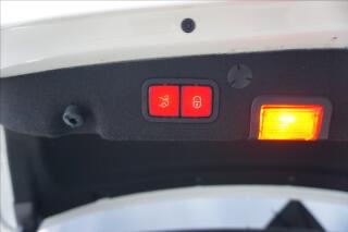 Mercedes-Benz Třídy C 4,0 AMG C63 S - 8