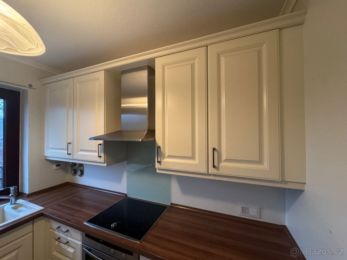 Světlá venkovská kuchyně AURELIE - 8