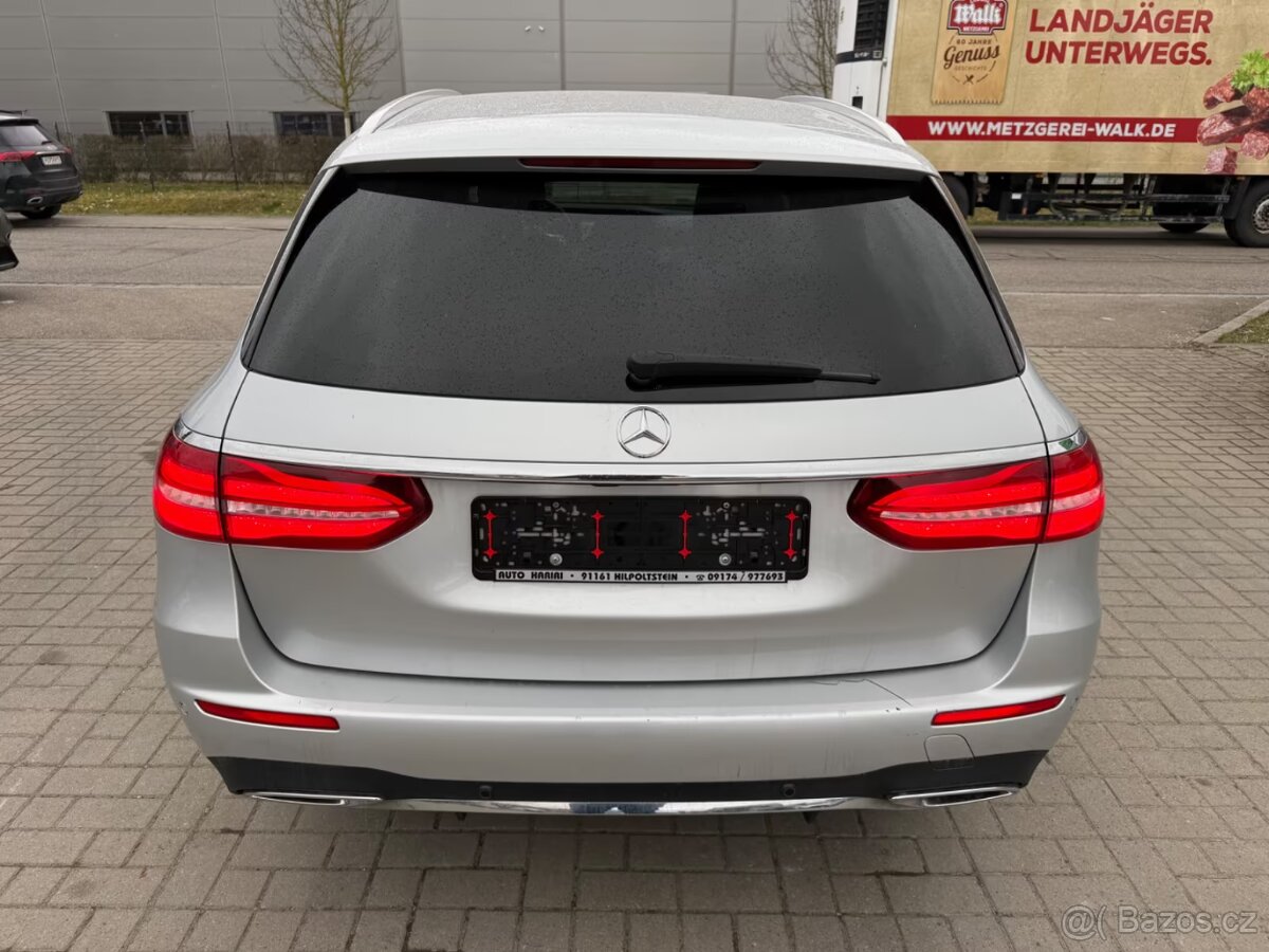 Mercedes-Benz E 220 D 4Matic - 8