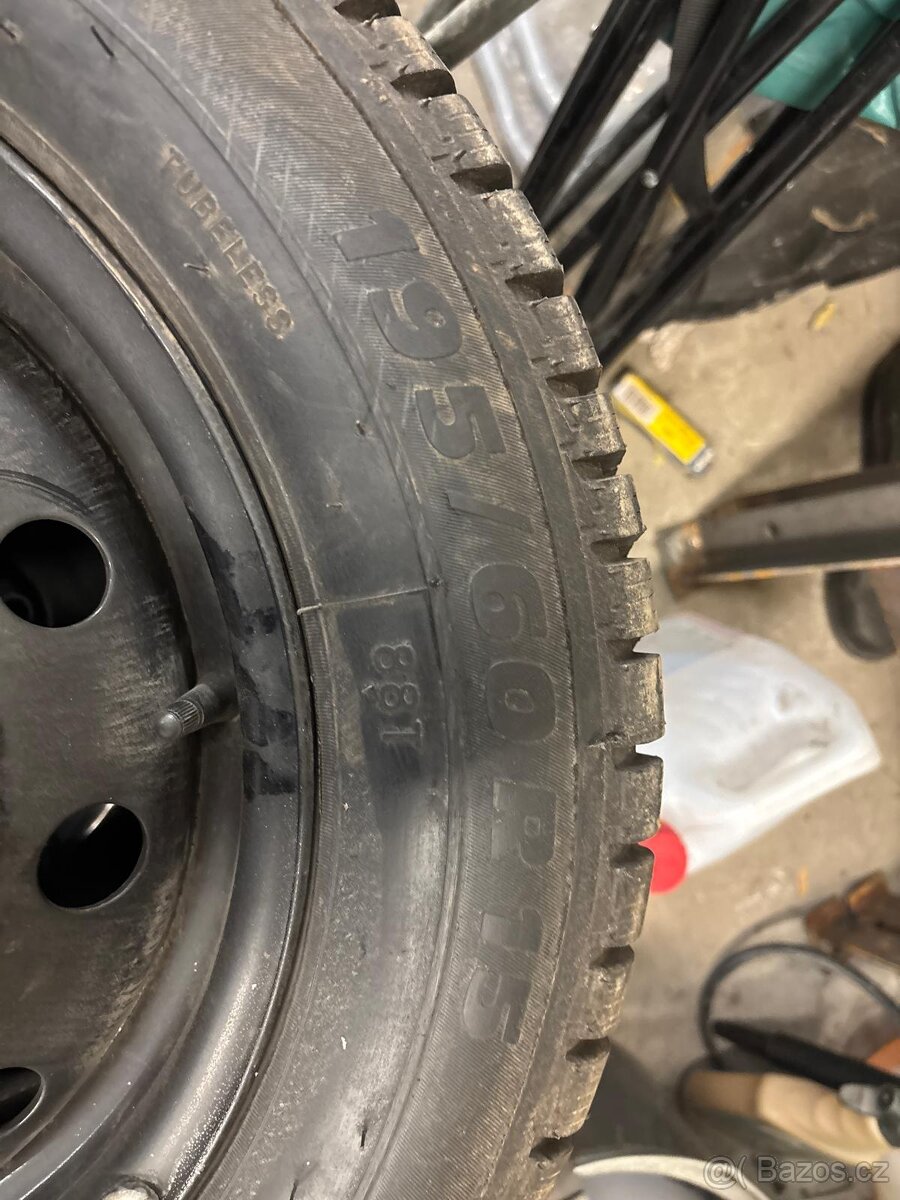 Pneu 195/60 R15 zimní - 8