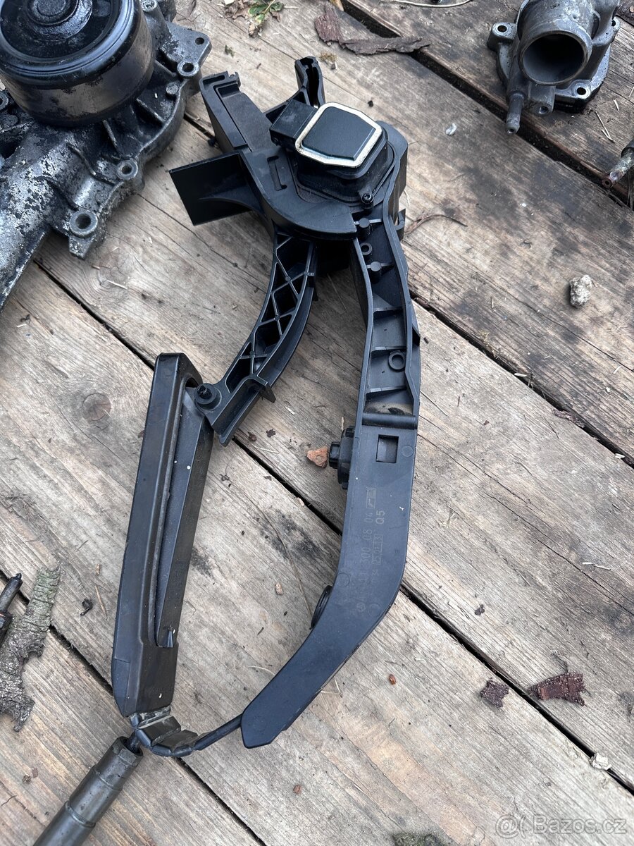 Díly na W211 om648 - 8