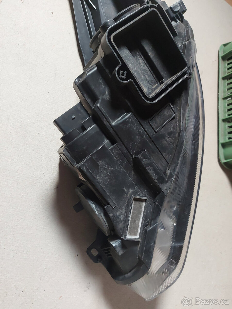 levé a pravé přední světlo - Focus mk3 - 8