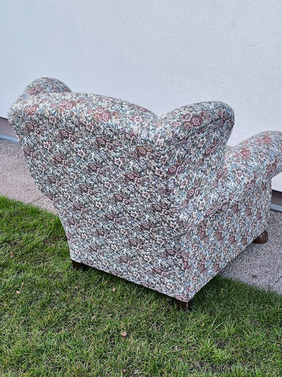 Prodám starožitné křeslo Ušák - 8