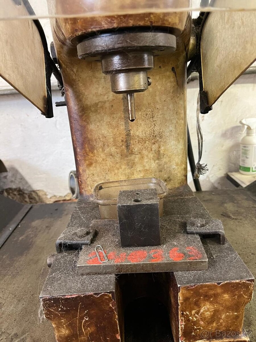 Hydraulický lis SSS Turnov CDC 2 - 8