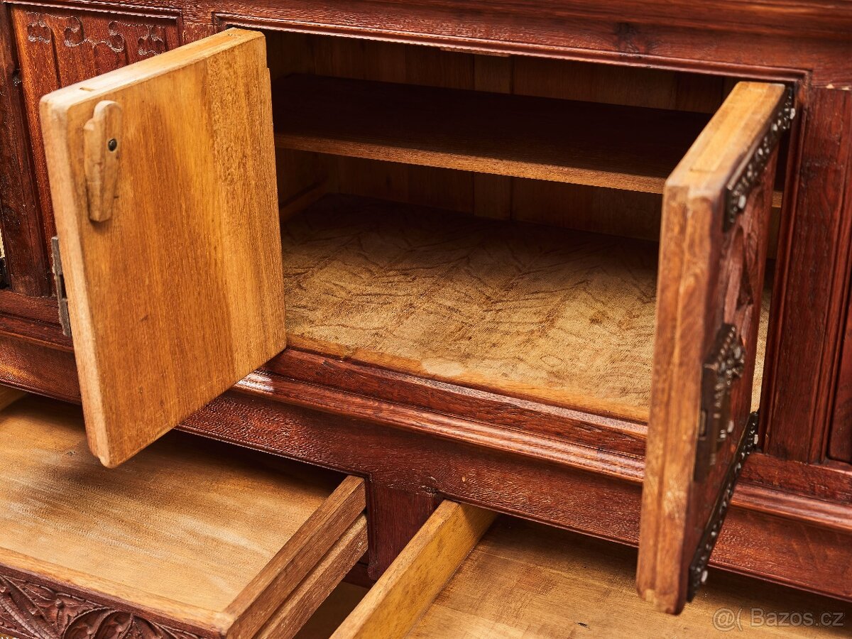 Neogotická dubová komoda z masivního dubu - 8