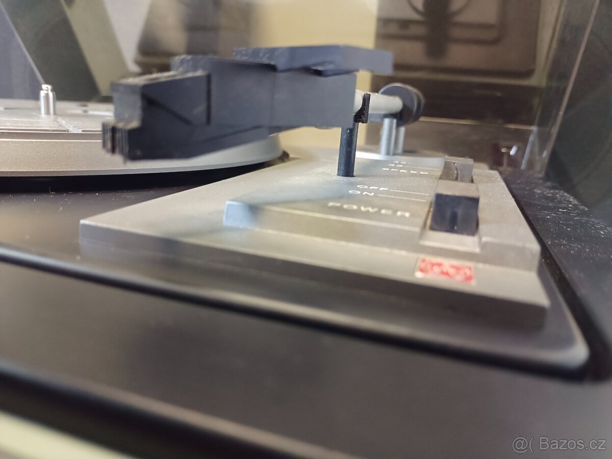 TESLA NZC 041 DE LUXE, gramo se zesilovačem - 8