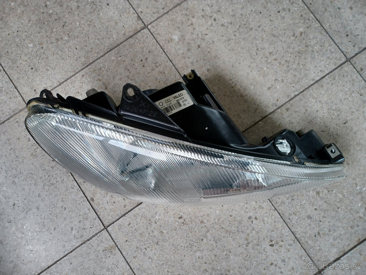 Peugeot 206 pravé přední světlo original Valeo - 8