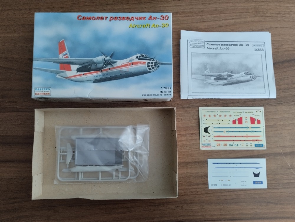 Modely letadel , dopraváky,plastové stavebnice. - 8