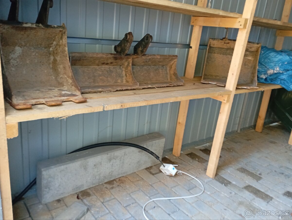 Minibagr a nakladač - 8