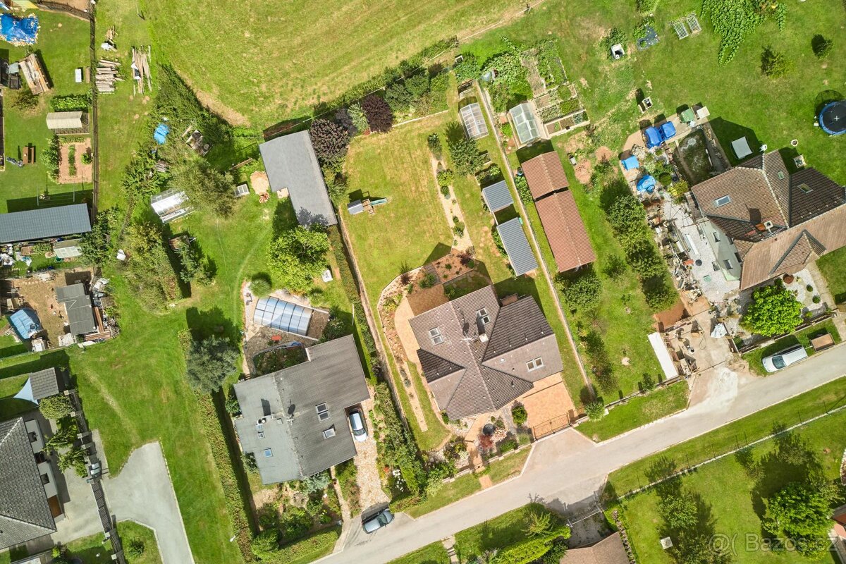 Prodej rodinného domu dispozice 5+kk ve Vlčicích - 8