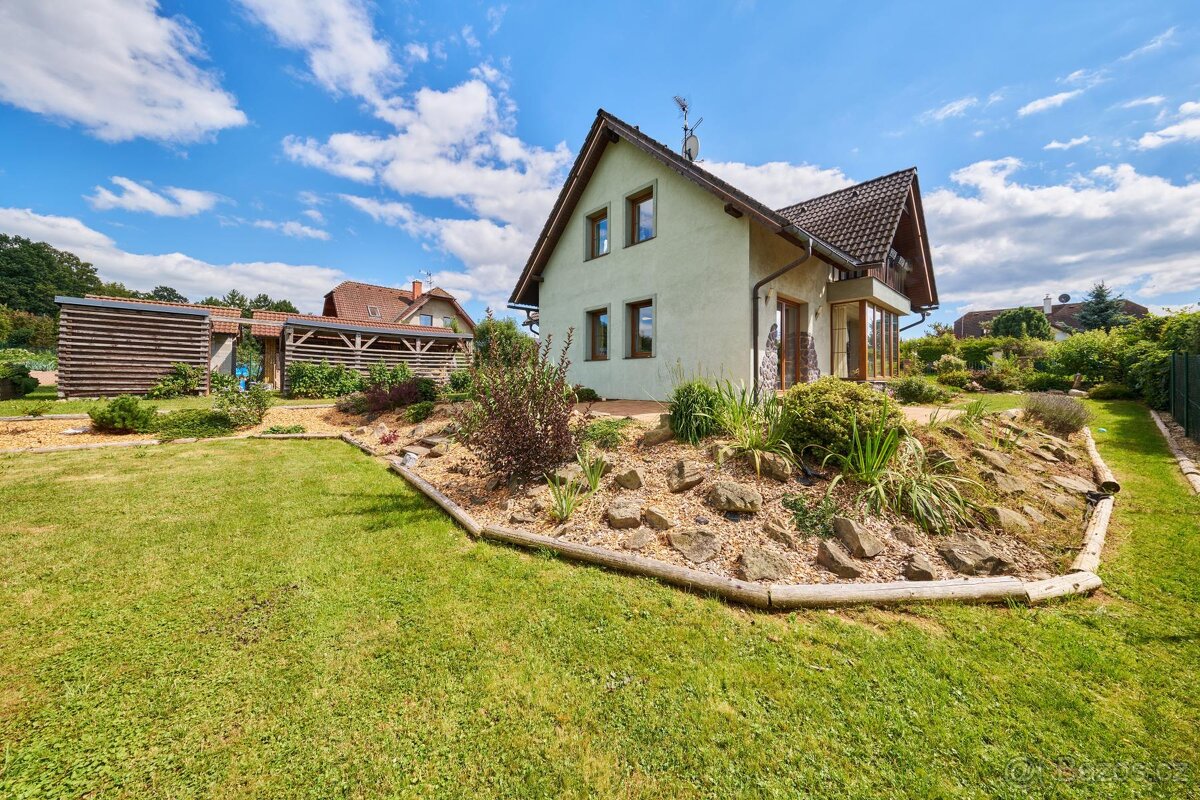 Prodej rodinného domu dispozice 5+kk ve Vlčicích - 8