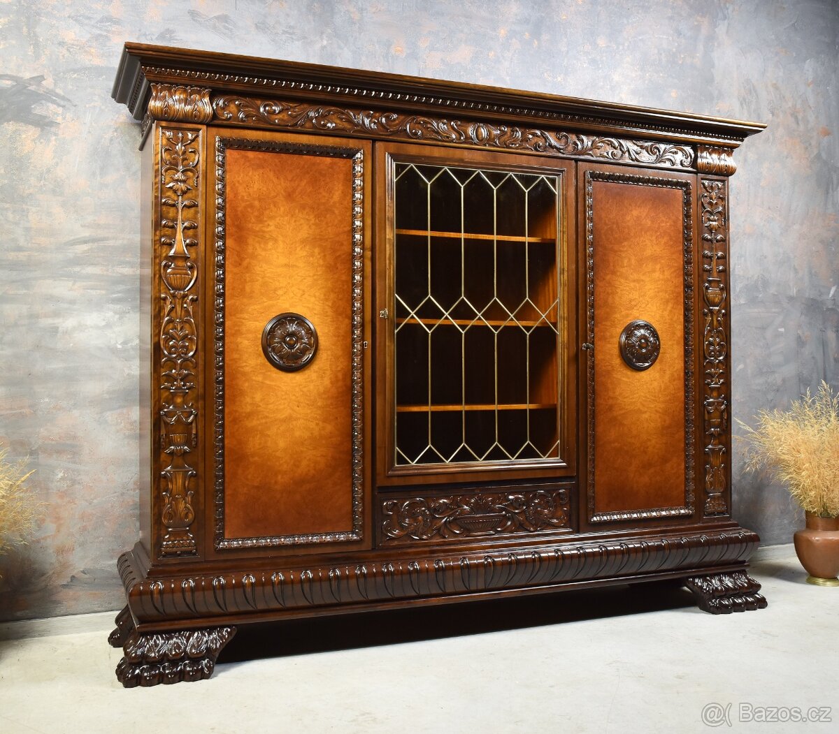 Klasická knihovna z masivního dubového dřeva VITRINA - 8