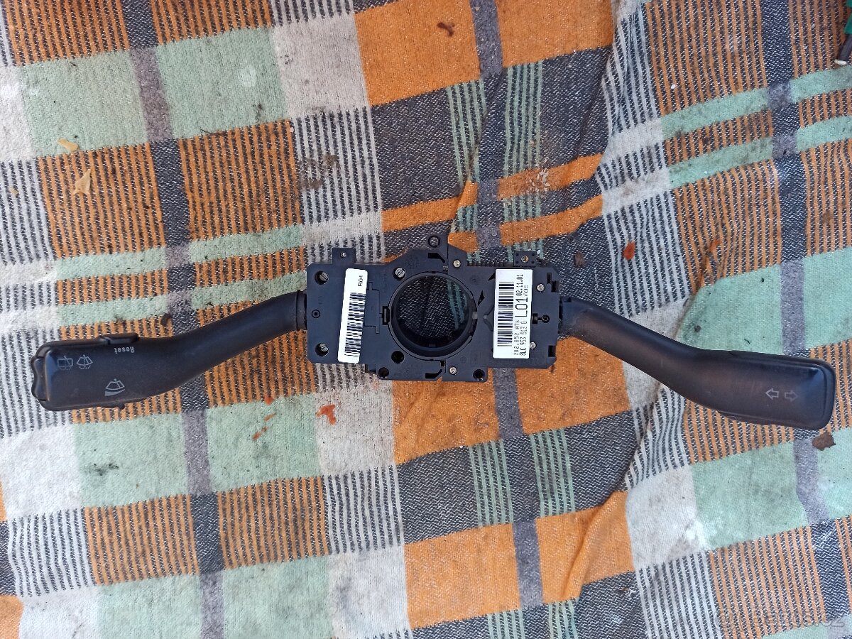 Prodám přepínač blikrů a stěračů (páčky) - 8