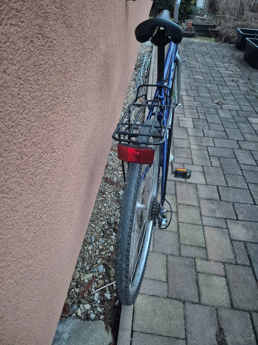 Trekingové kolo FORT - 8