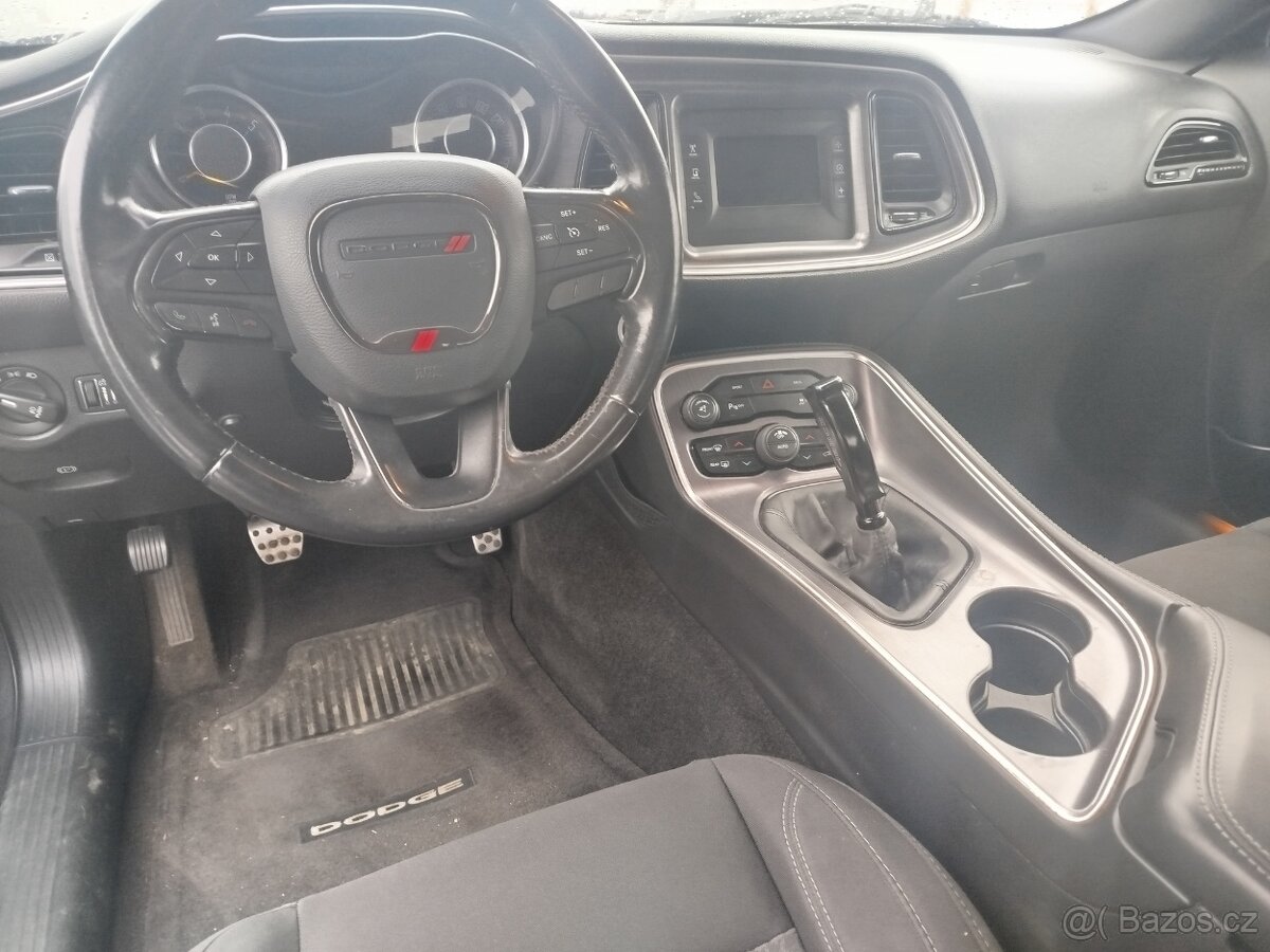 Dodge Challenger 5.7 hemi - 8