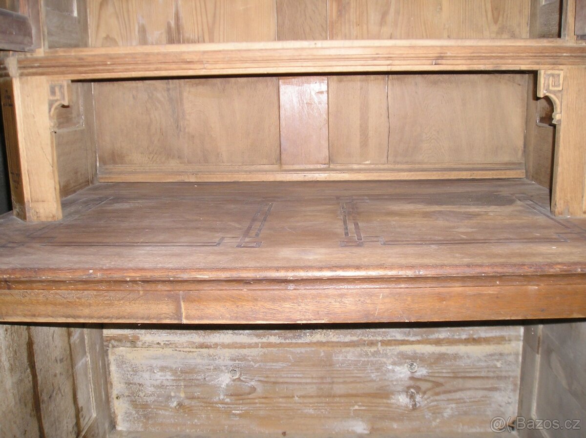 Starožitný klasicistní kredenc - 8