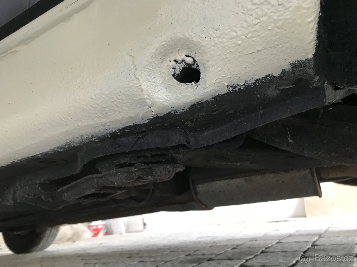 Mercedes Benz W123 240D - 8