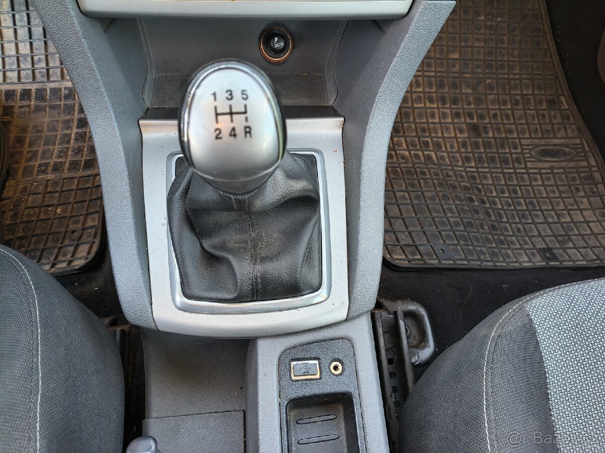 Prodám Ford Focus 1.6i 16V 74kw combi - 8
