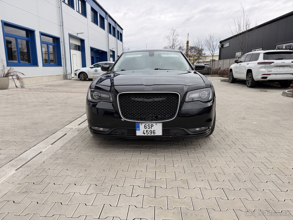 2015 Chrysler 300C V6 RWD Limited - 8