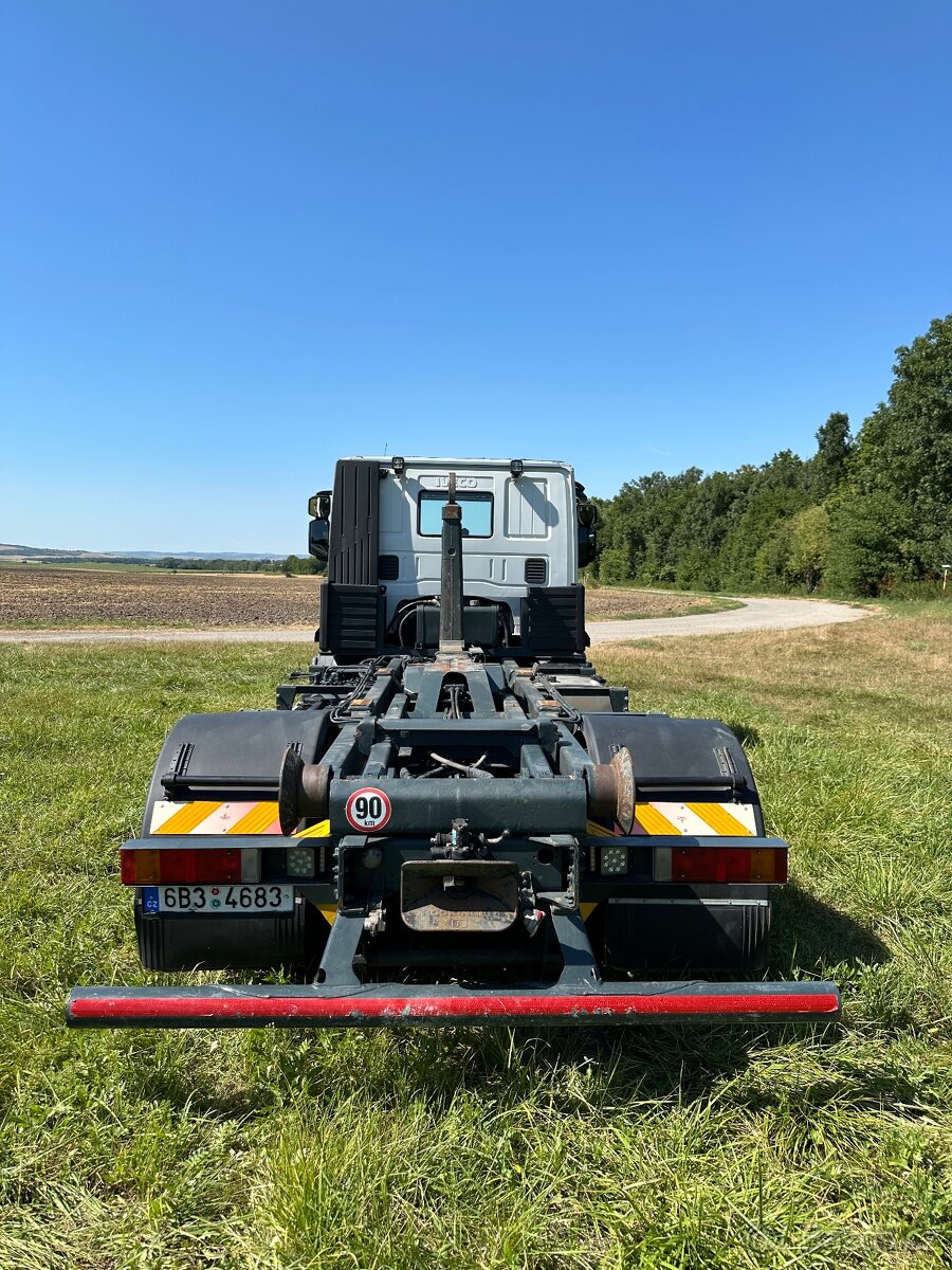 Iveco Stralis nosič kontejneru. - 8