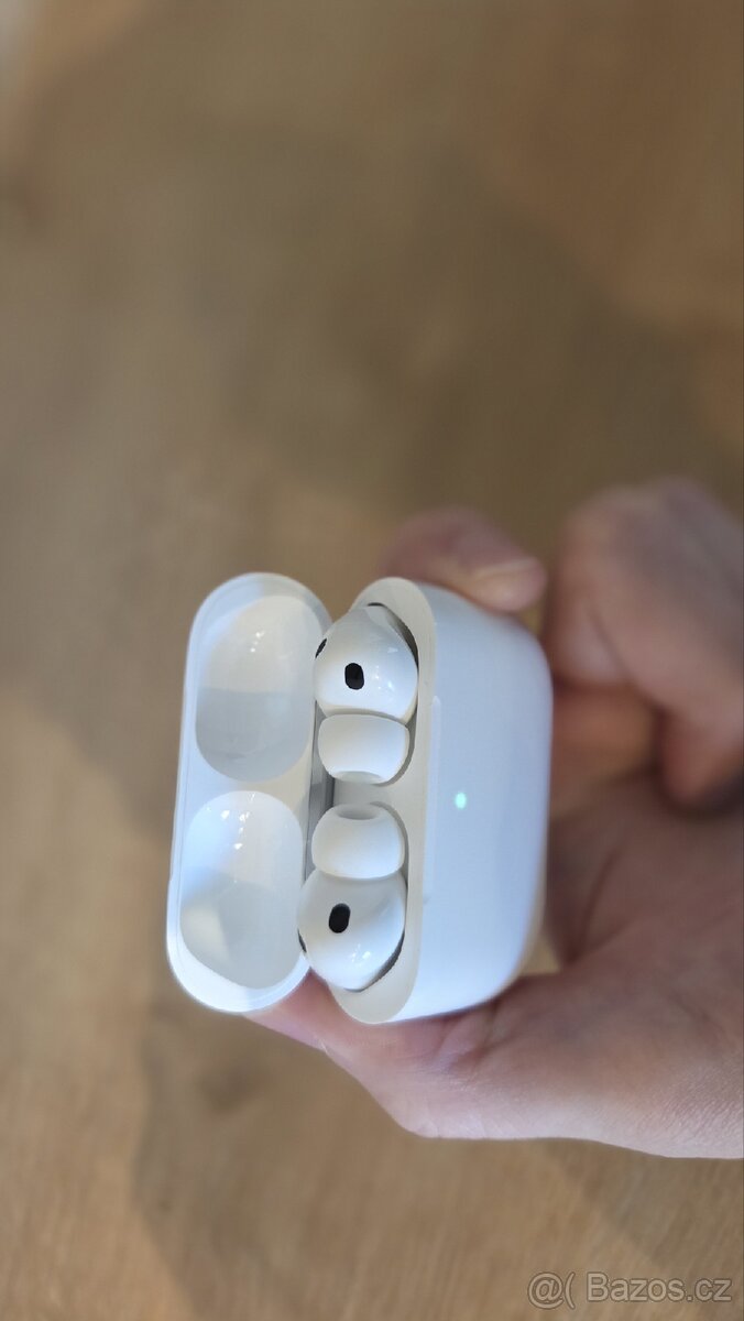 Prodám sluchátka Apple AirPods Pro 3 - 8