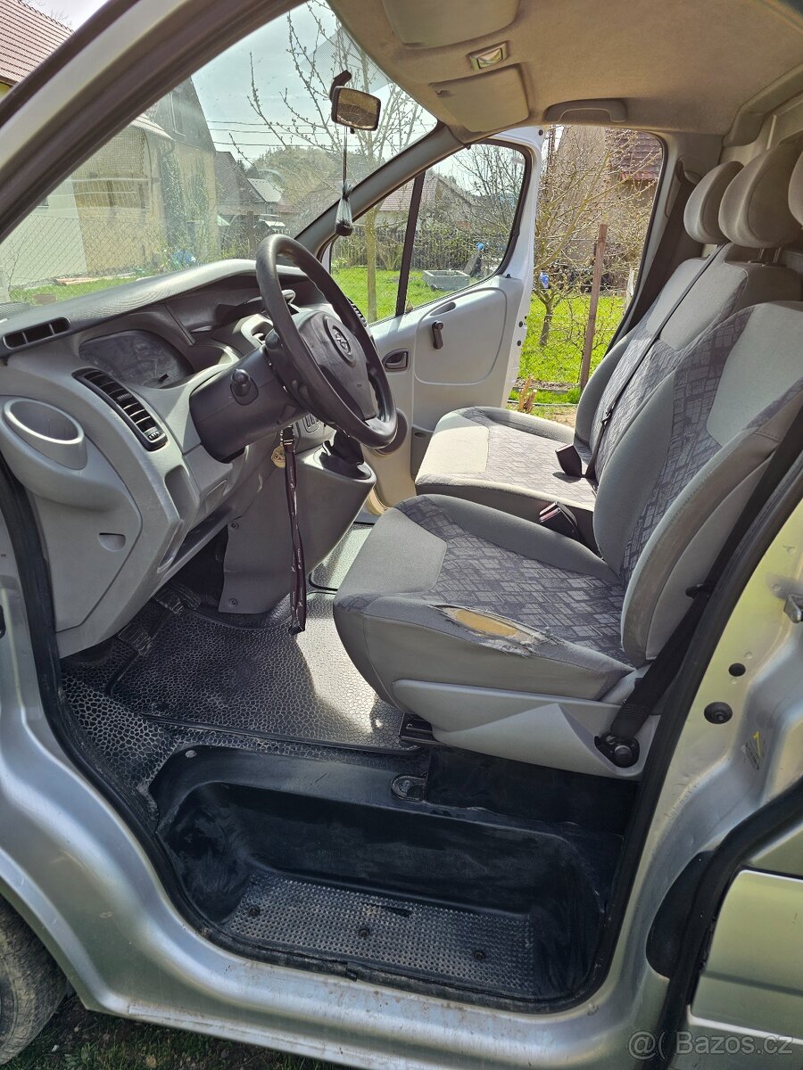 Opel Vivaro 2.5 DTI Van L2H1 - 8