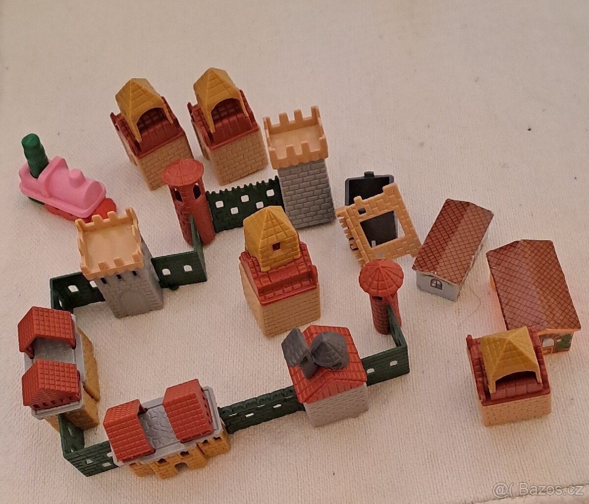 Cinovy figurky a plastové podstavce - 8